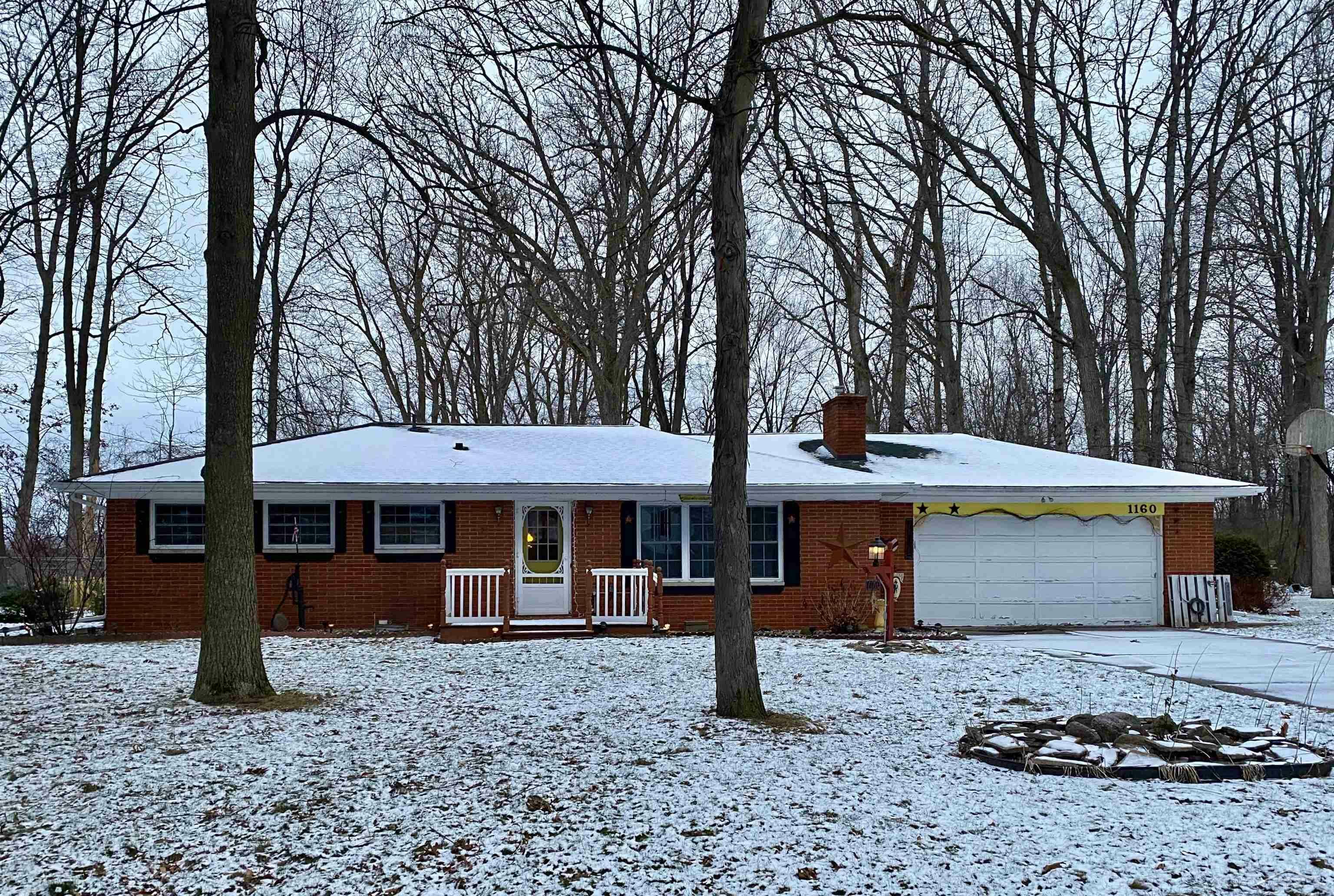 Property Photo:  1160 Woodbine Dr  MI 48609 