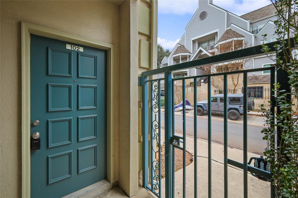 Property Photo:  3105 San Jacinto Street 102  TX 75204 
