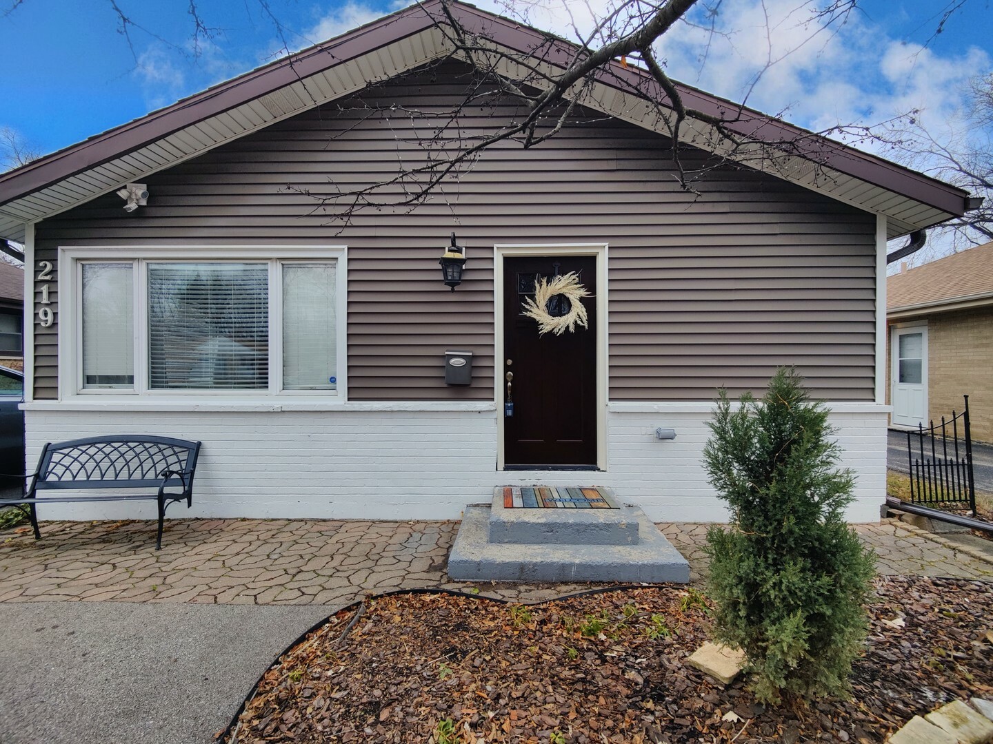 Property Photo:  219 N Butterfield Road  IL 60048 