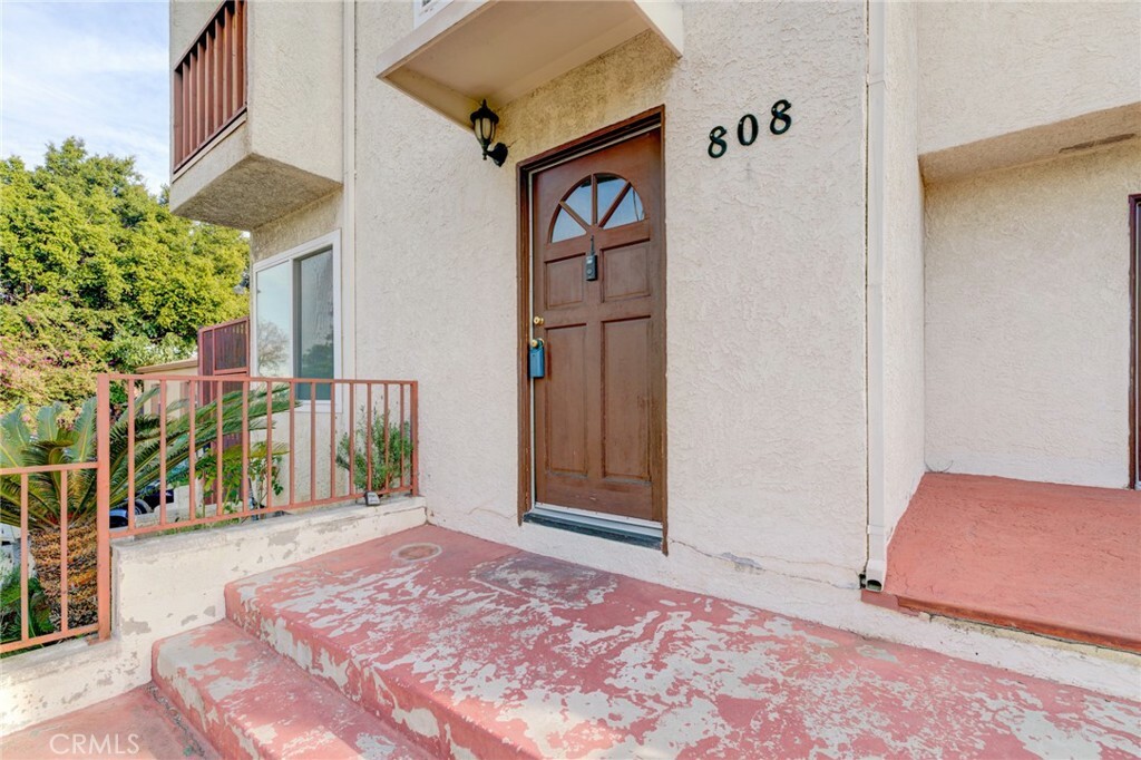 Property Photo:  808 S Osage Avenue 1  CA 90301 