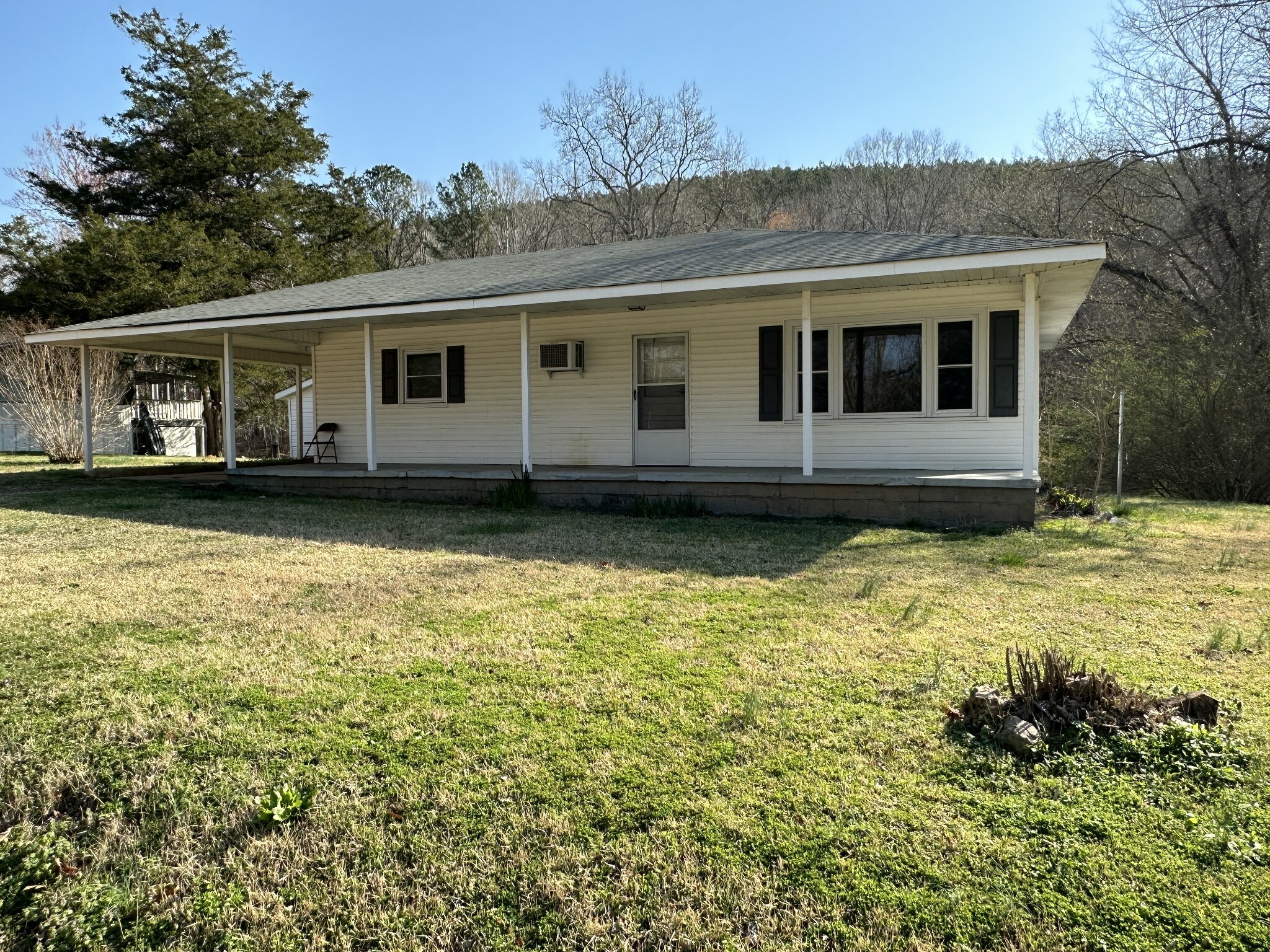 Property Photo:  5425 County Road 14  AL 35677 