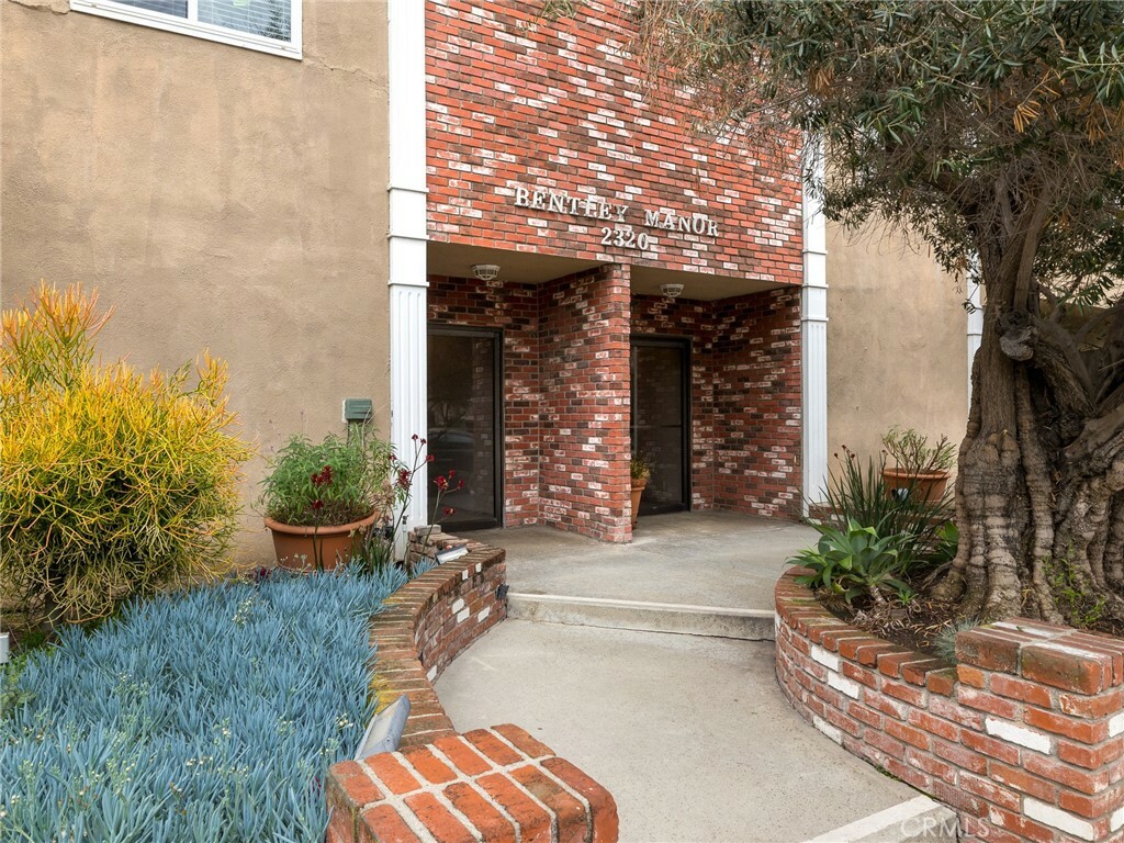 Property Photo:  2320 S Bentley Avenue 105  CA 90064 