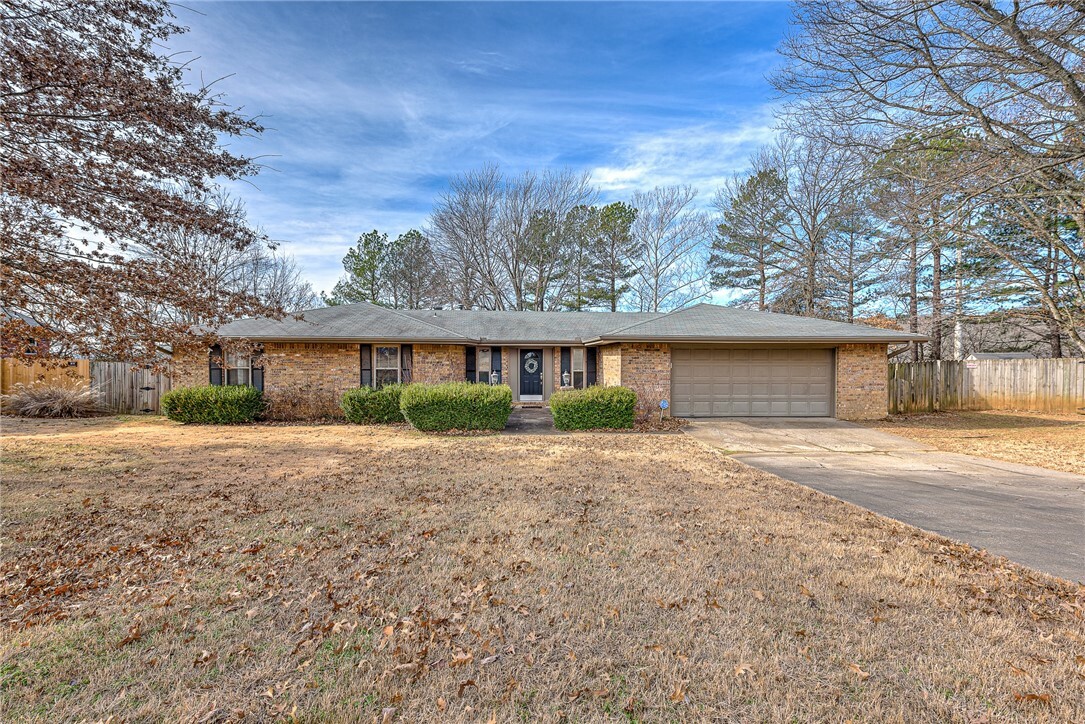 Property Photo:  719 Rockcliff Road  AR 72701 