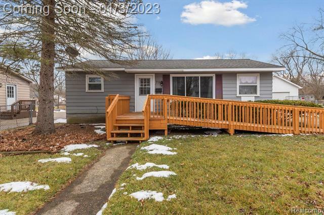 Property Photo: 719 Hartner Drive MI 48442