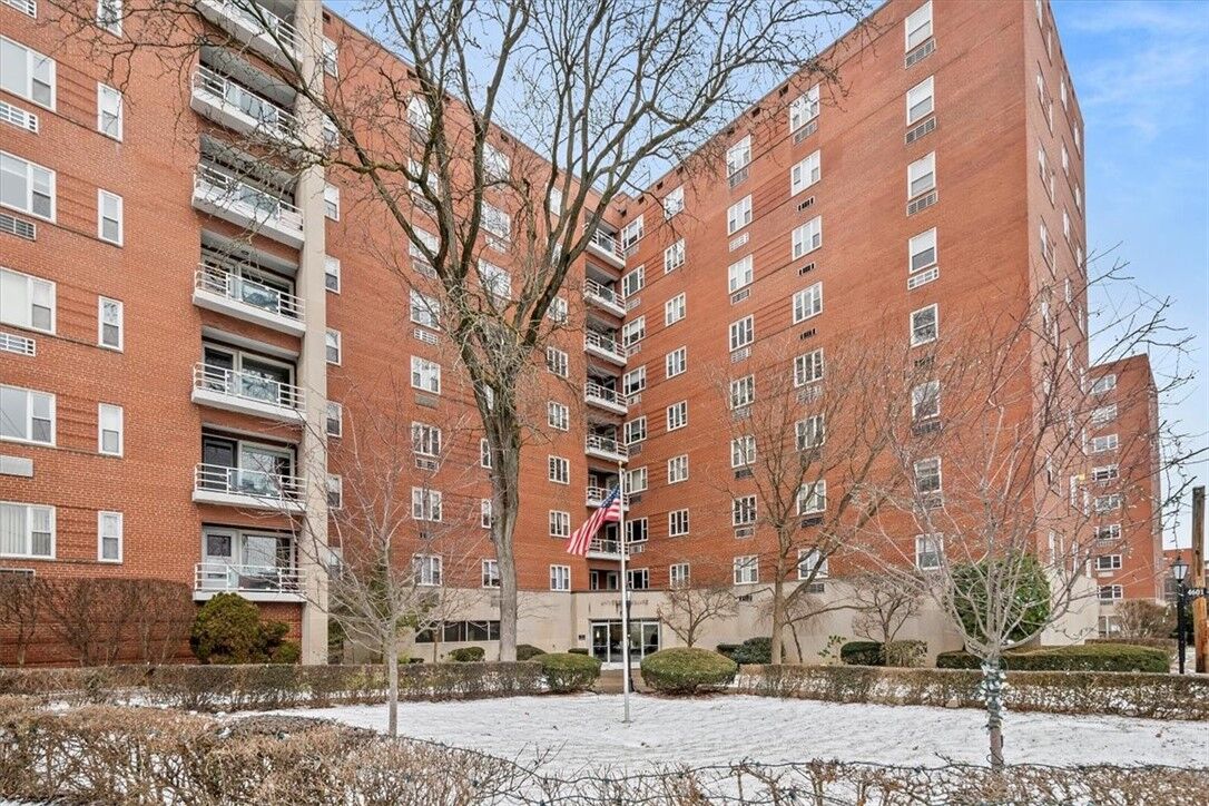 Property Photo:  4601 Fifth 829  PA 15213