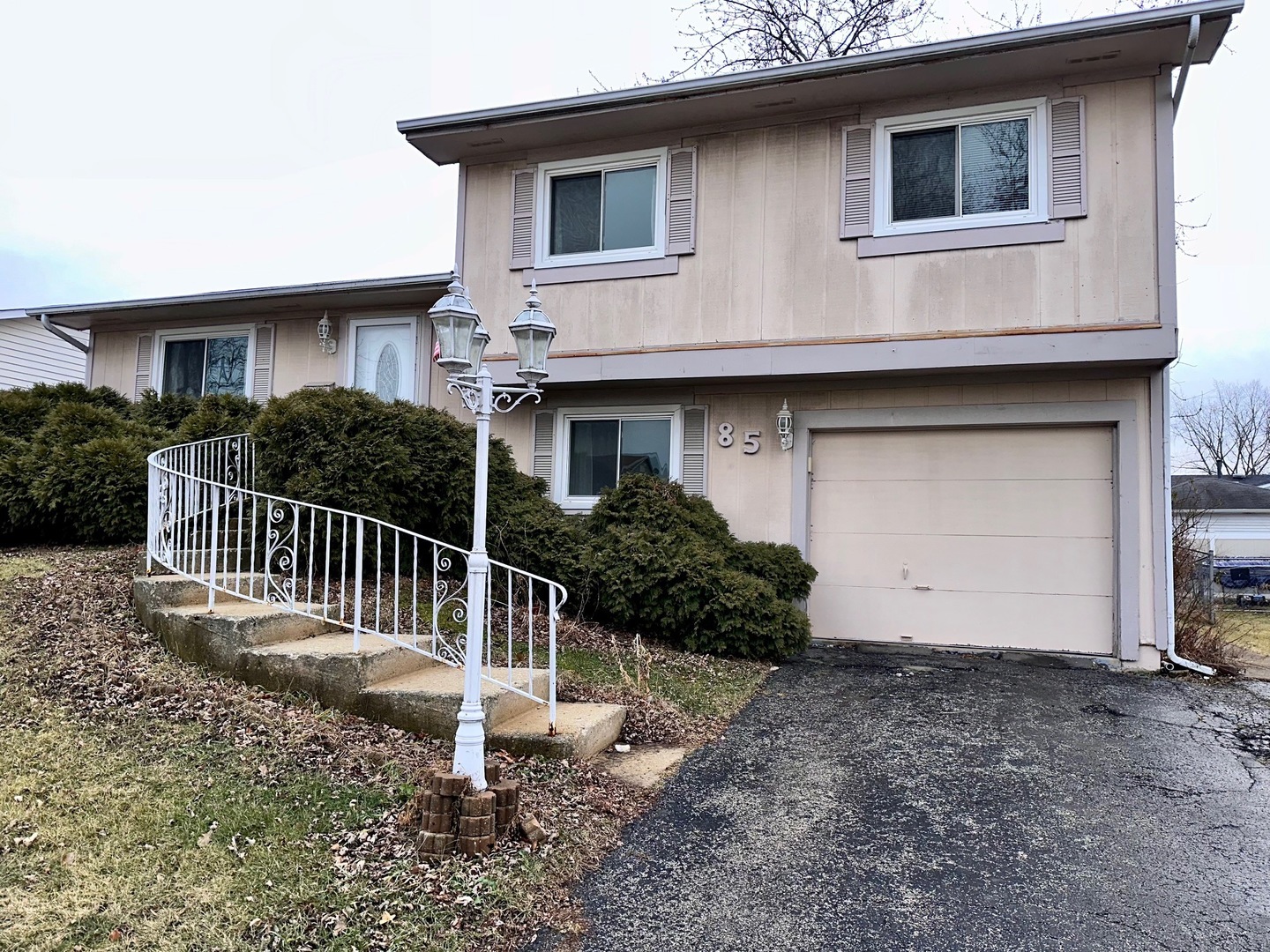 Property Photo:  85 W Drummond Avenue  IL 60139 