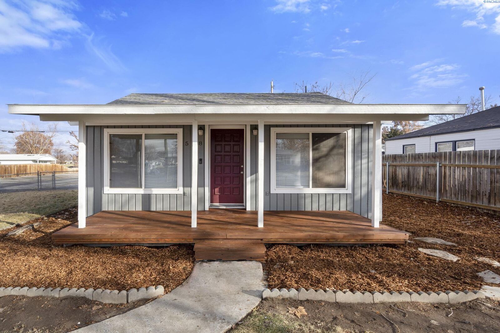 Property Photo:  518 Wright Ave  WA 99352 