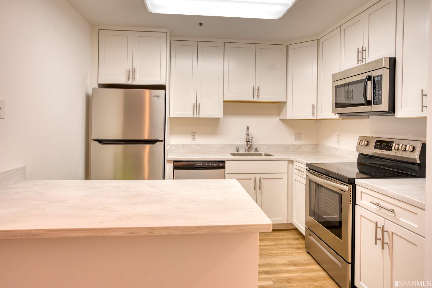 Property Photo: 1945 Washington Street 502 CA 94109