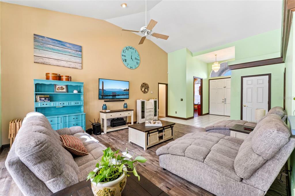 Property Photo: 1498 Royal Circle FL 32703