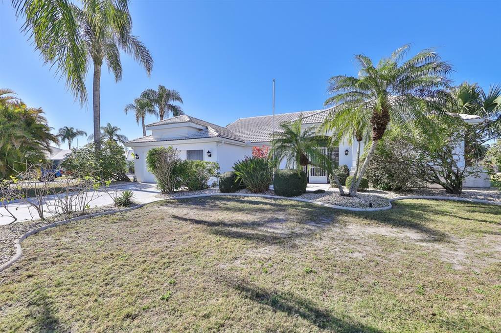 Property Photo:  2117 New Bedford Drive  FL 33573 