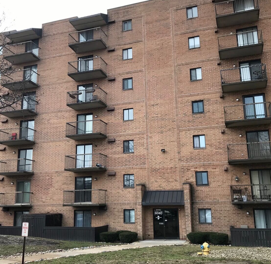 Property Photo:  6040 Lake Bluff Drive 202  IL 60477 
