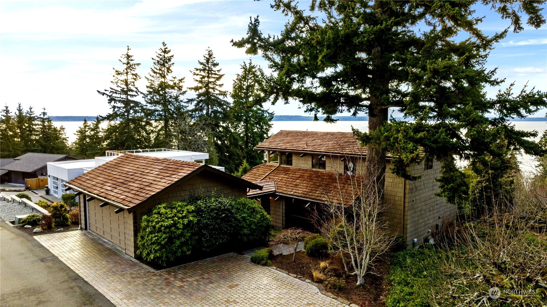 Property Photo: 18624 94th Avenue W WA 98020