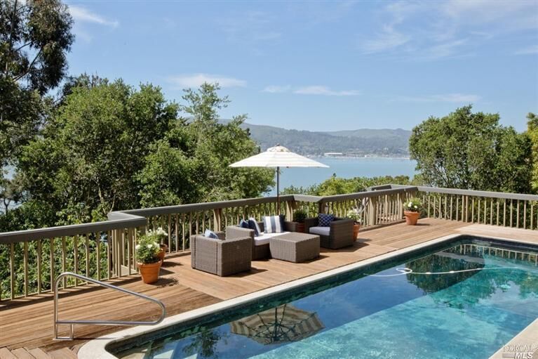 Property Photo:  