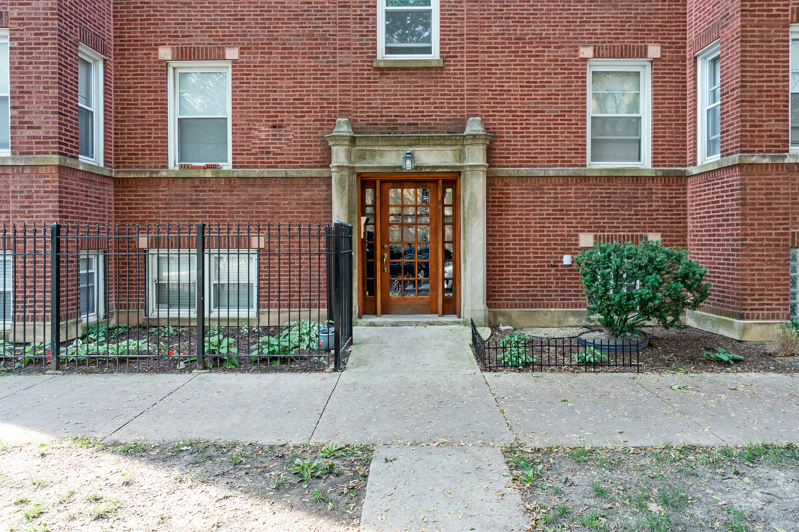 Property Photo: 3701 W Cullom Avenue C IL 60618