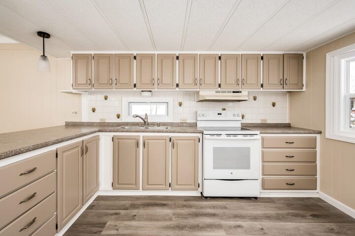 Property Photo:  20 South Fuchsia Drive  NH 03867 