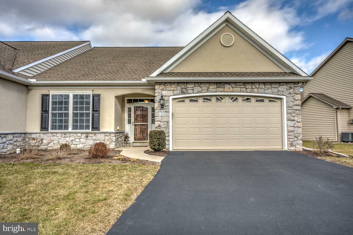 Property Photo: 1309 Cantebury PA 17552