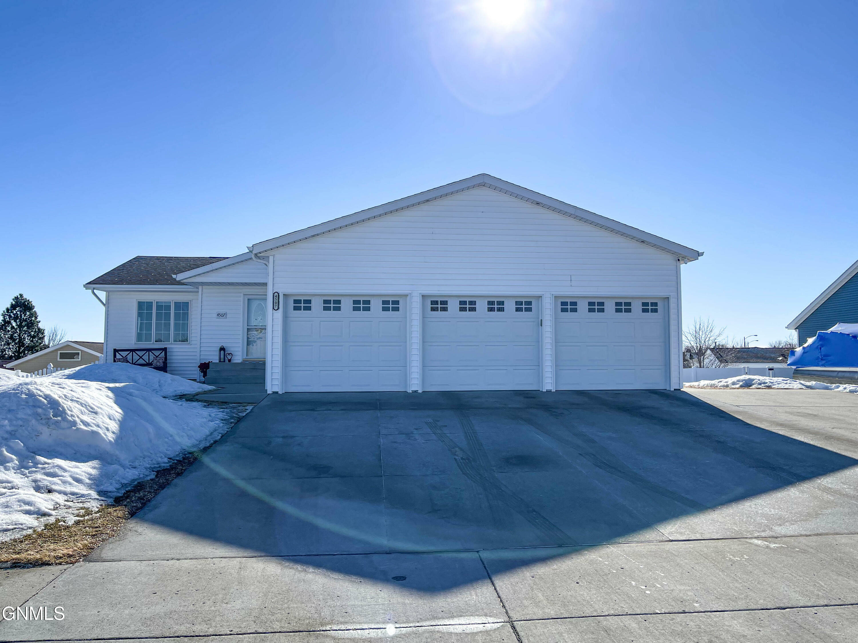 Property Photo:  4507 Frost Lane  ND 58503 