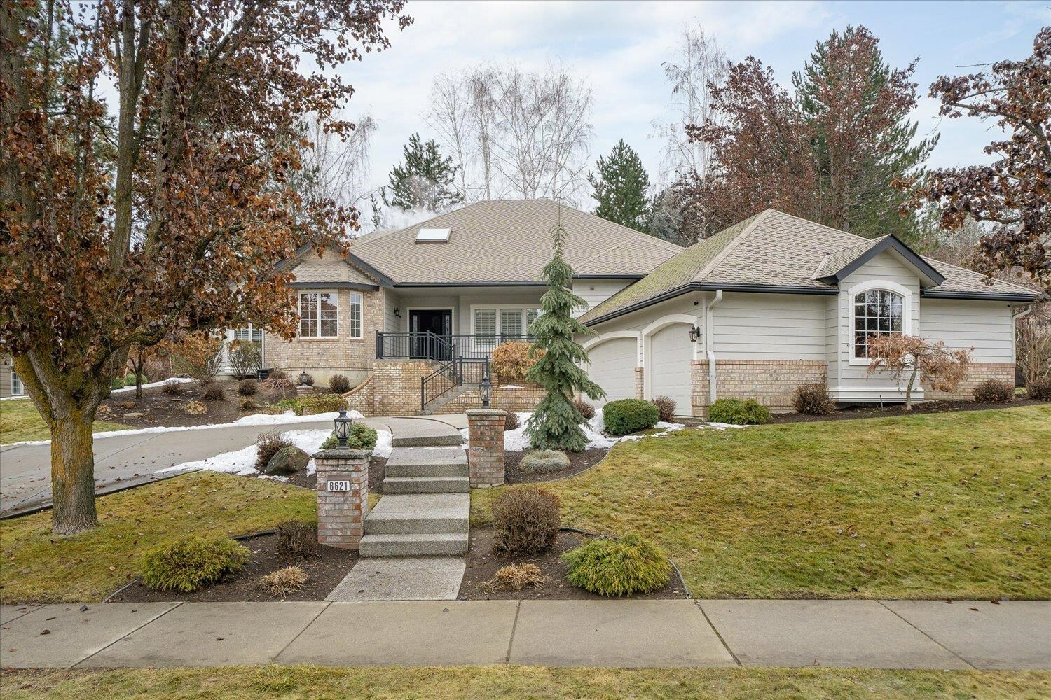 Property Photo: 6621 S Highland Park Dr WA 99223