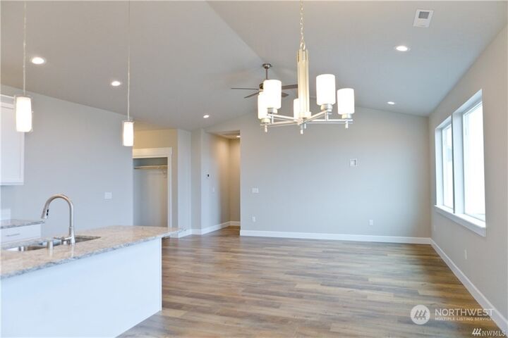 Property Photo:  1240 E Mt Baker Street  WA 99344 