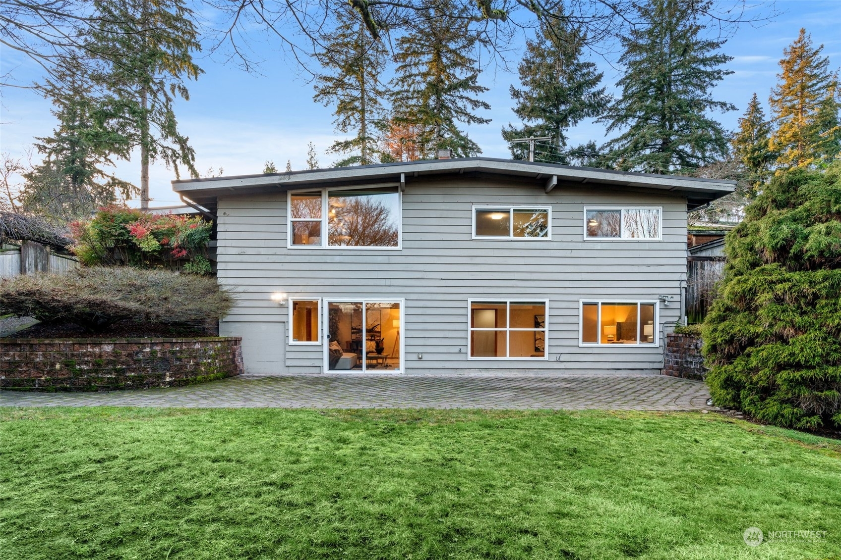 2910 100th Avenue NE  Bellevue WA 98004 photo