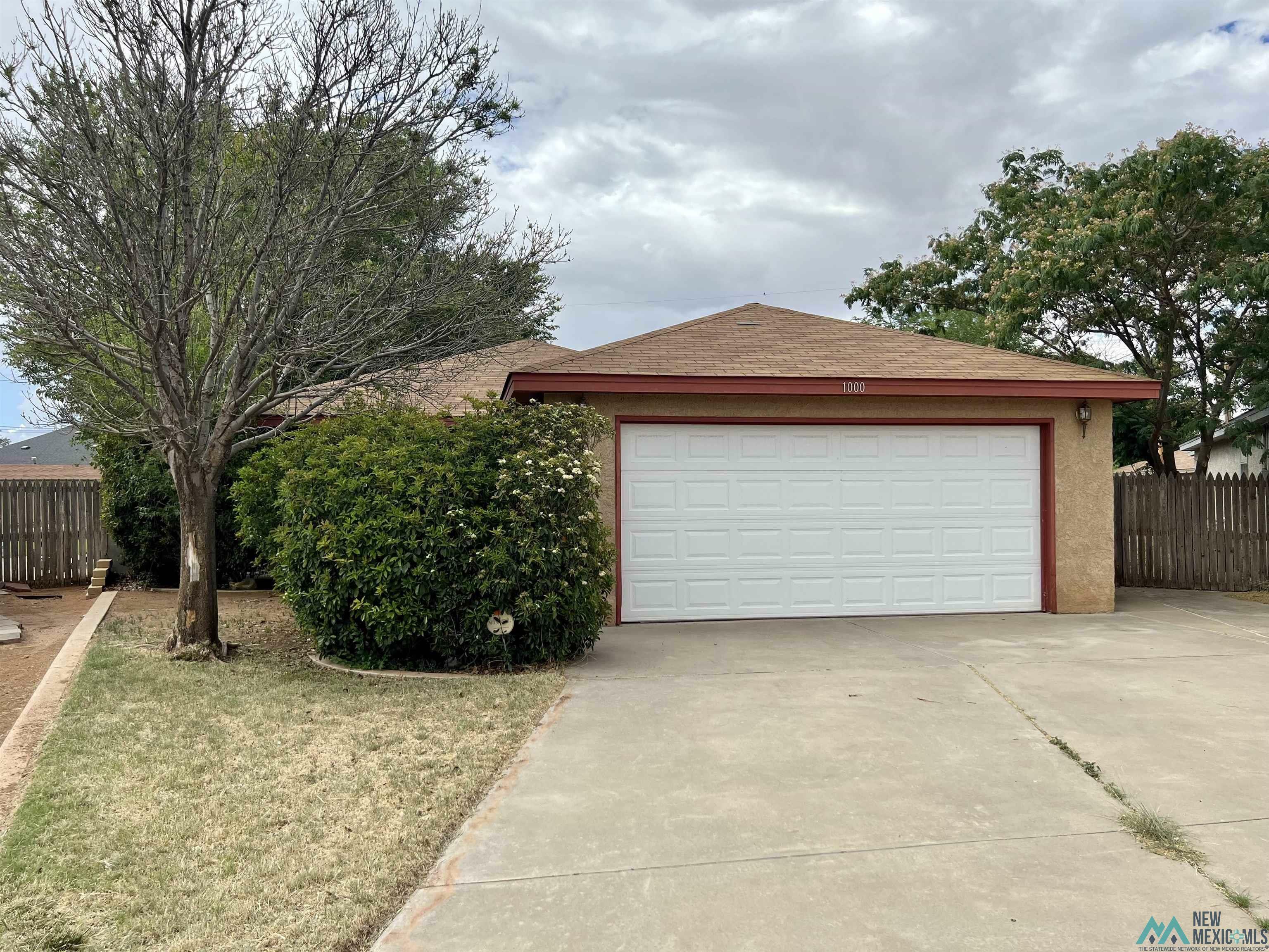 Property Photo: 1000 Sun Court NM 88130
