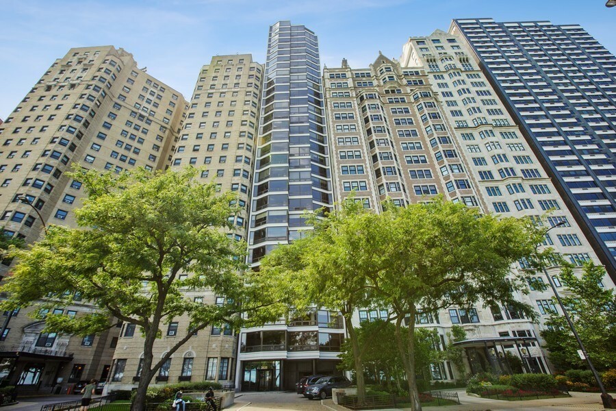 Property Photo:  1418 N Lake Shore Drive 3  IL 60610 