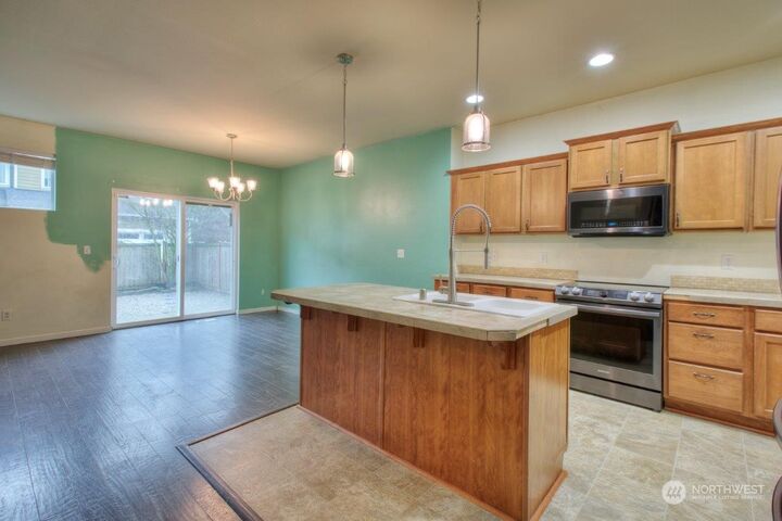 Property Photo:  19501  91st Avenue E  WA 98338 
