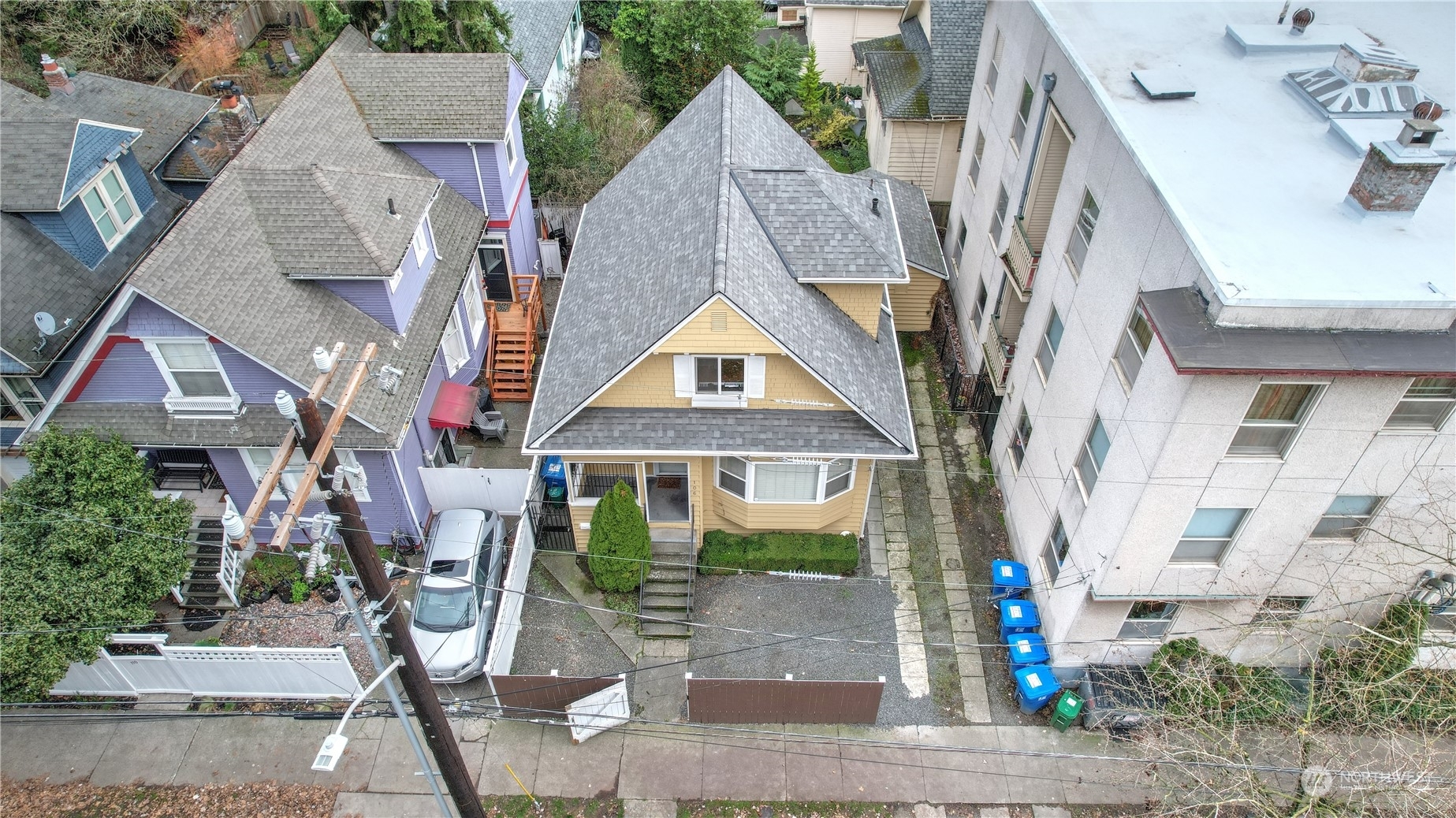 Property Photo:  106 10th Avenue E  WA 98102 