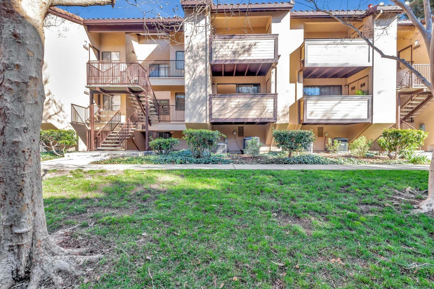 Property Photo: 46887 Chemult Common 17 CA 94539