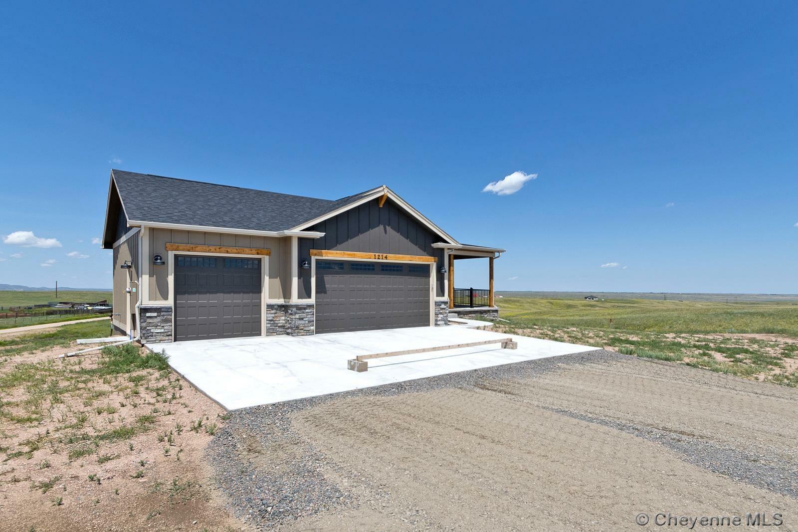 Property Photo: 1214 Bentley Rd WY 82009