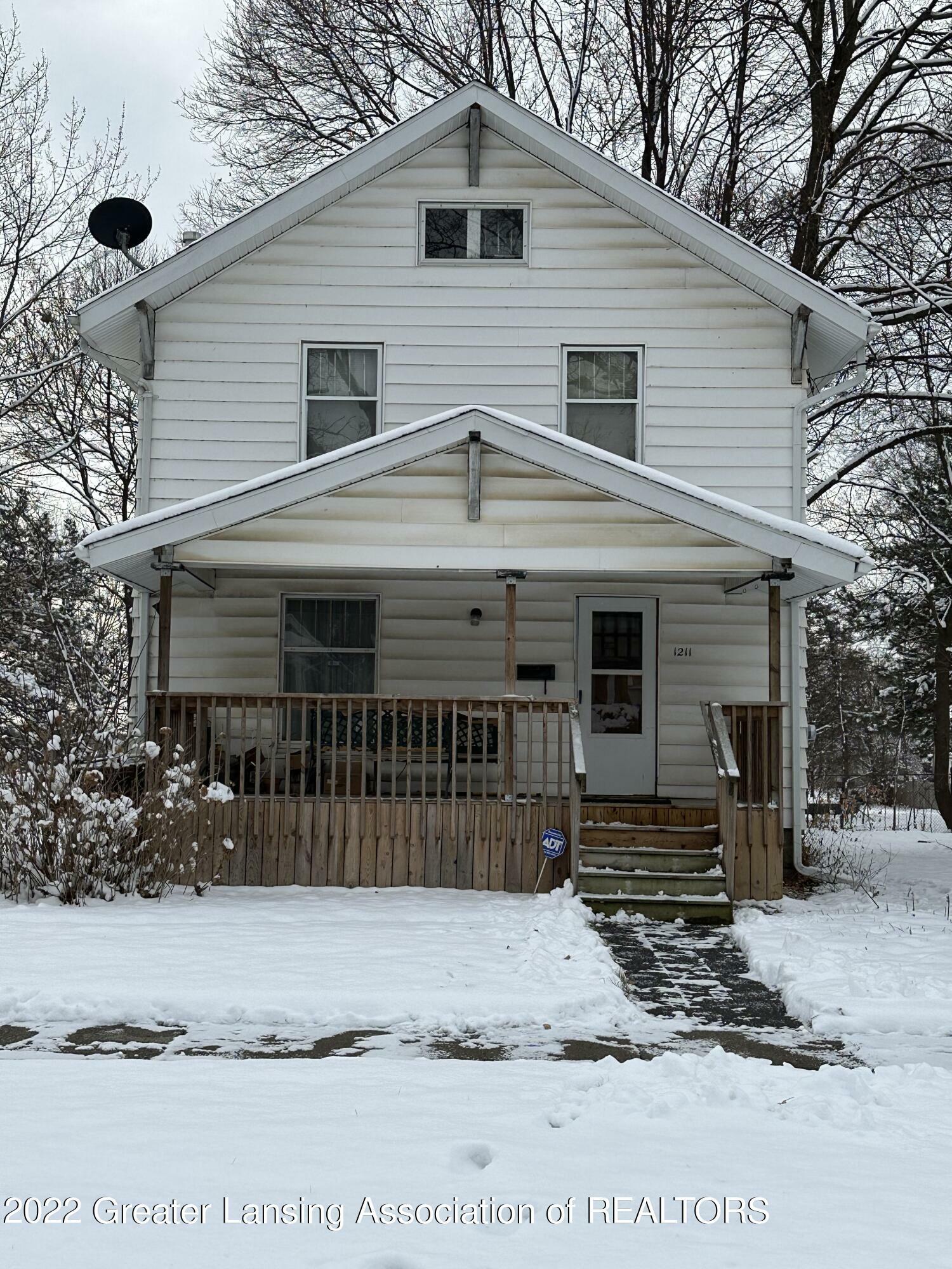 Property Photo:  1211 W Lenawee Street  MI 48915 