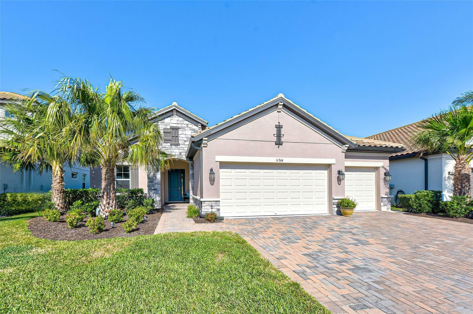 Property Photo:  11364 Montserrat Drive  FL 34293 