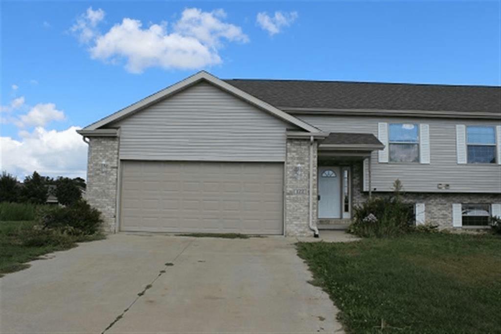 Property Photo:  120-122 Paradise Cir  WI 53532 