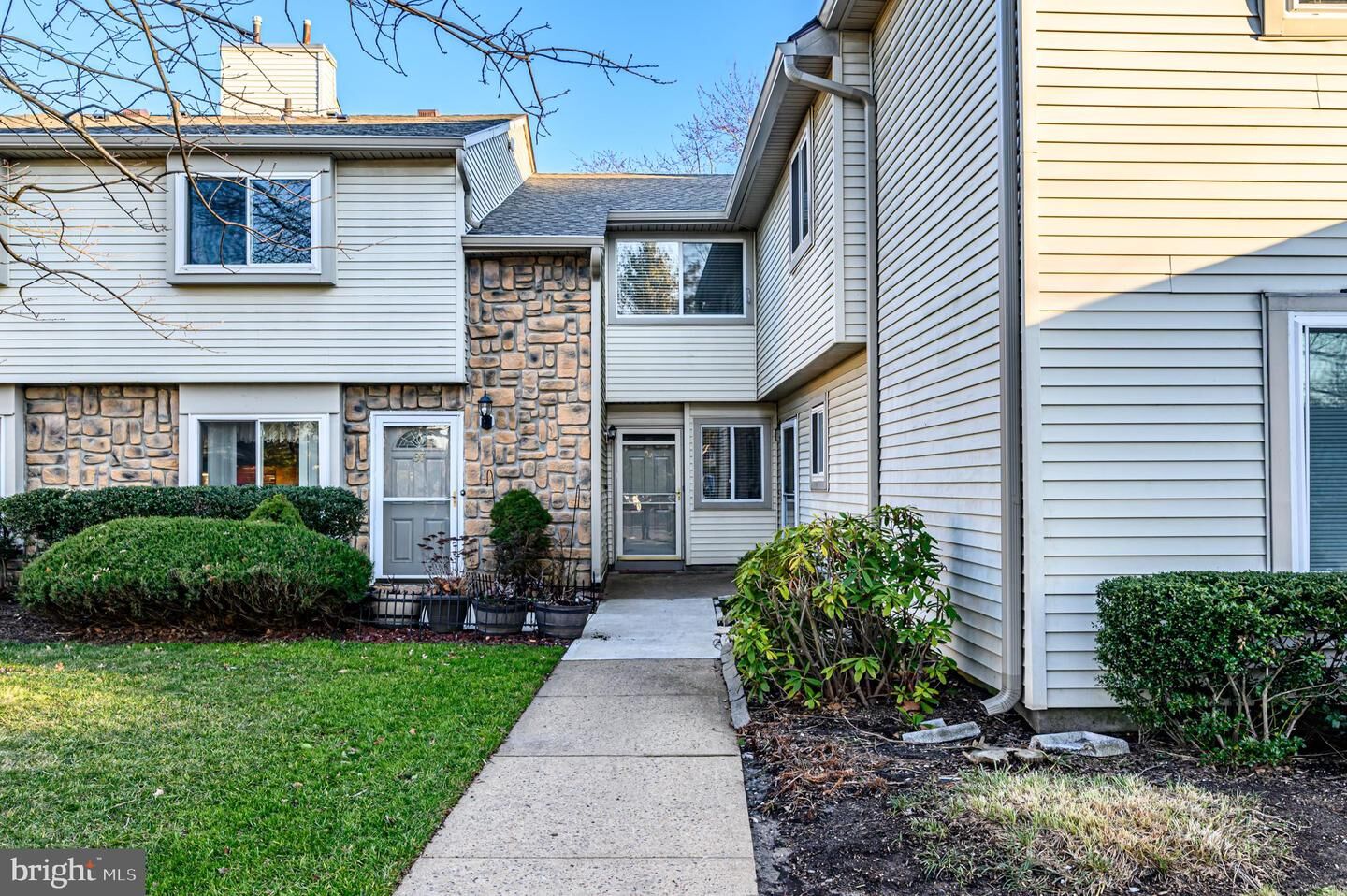 Property Photo:  93 Chatham Court  NJ 08520 