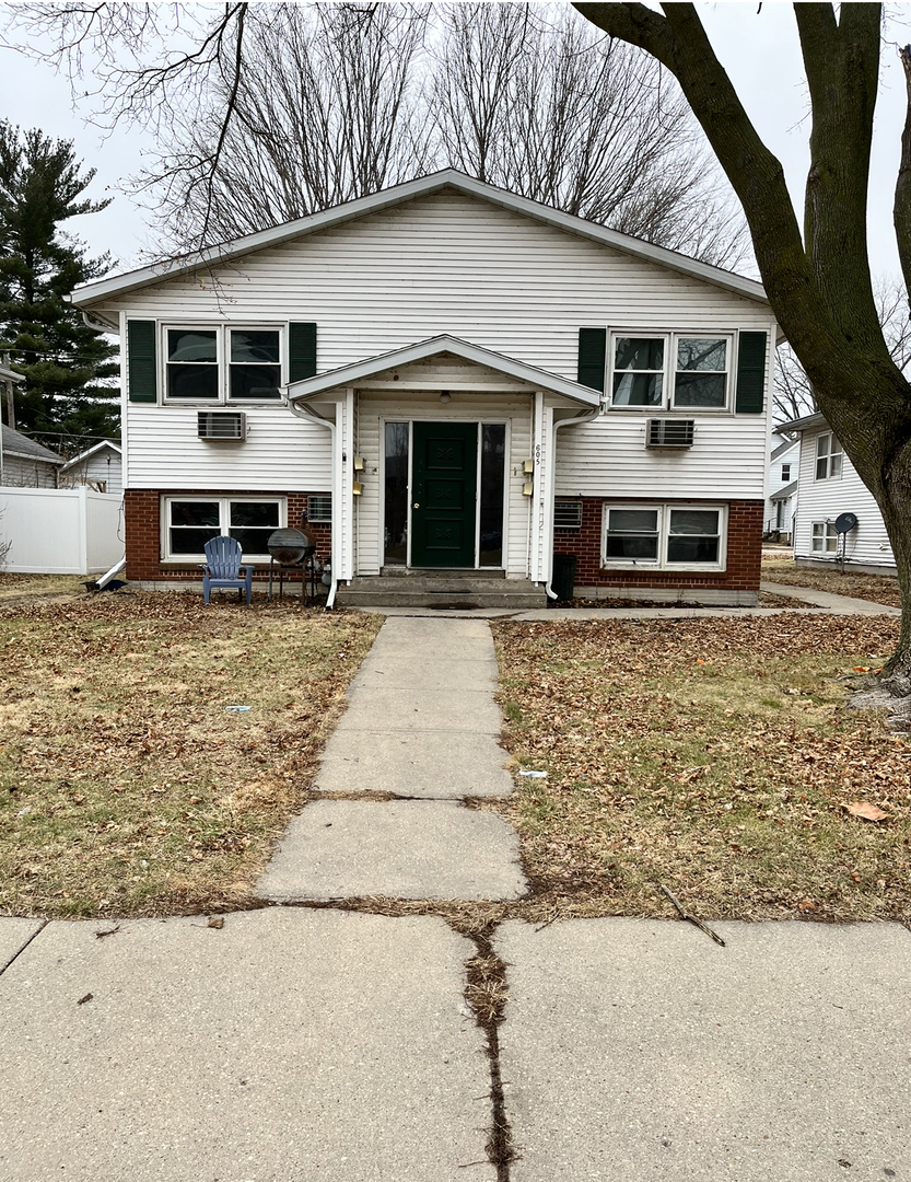 Property Photo:  605 Avenue B  IL 61081 