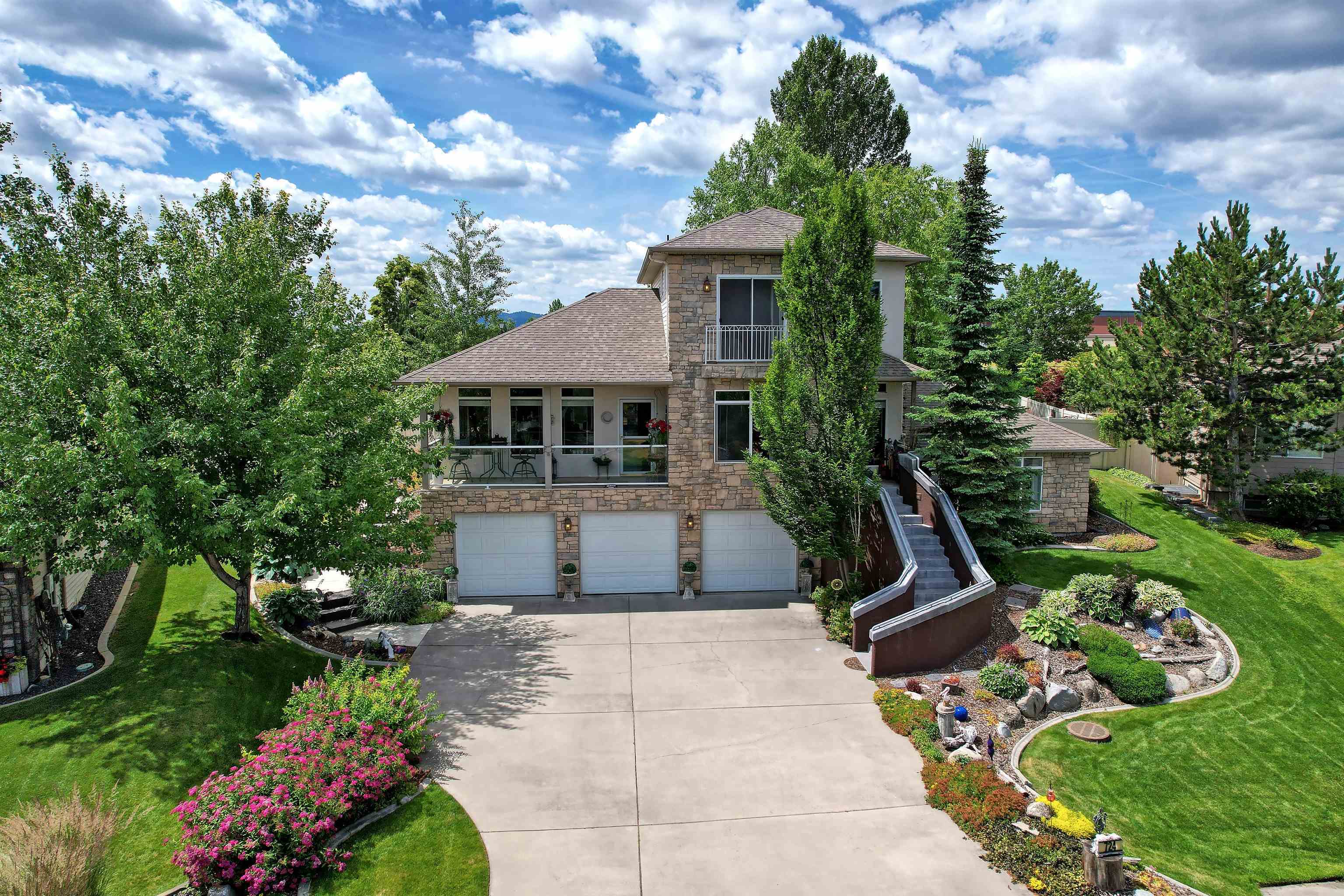 Property Photo: 724 S Shelley Lake Ln WA 99037