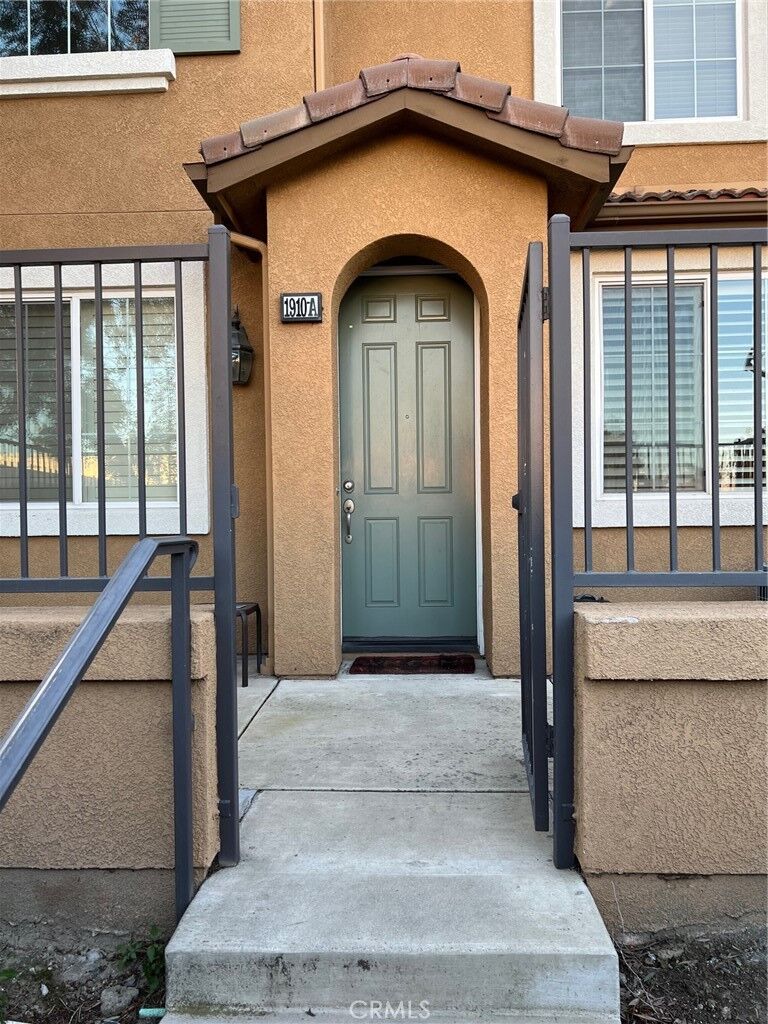 Property Photo:  1910 E Harvard Privado E A  CA 91764 