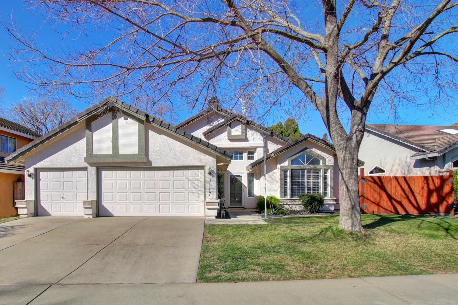 Property Photo: 7117 Beaver Falls Way CA 95758