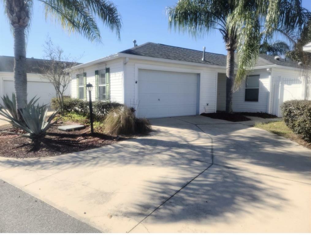 Property Photo:  864 Jasmine Court  FL 32162 