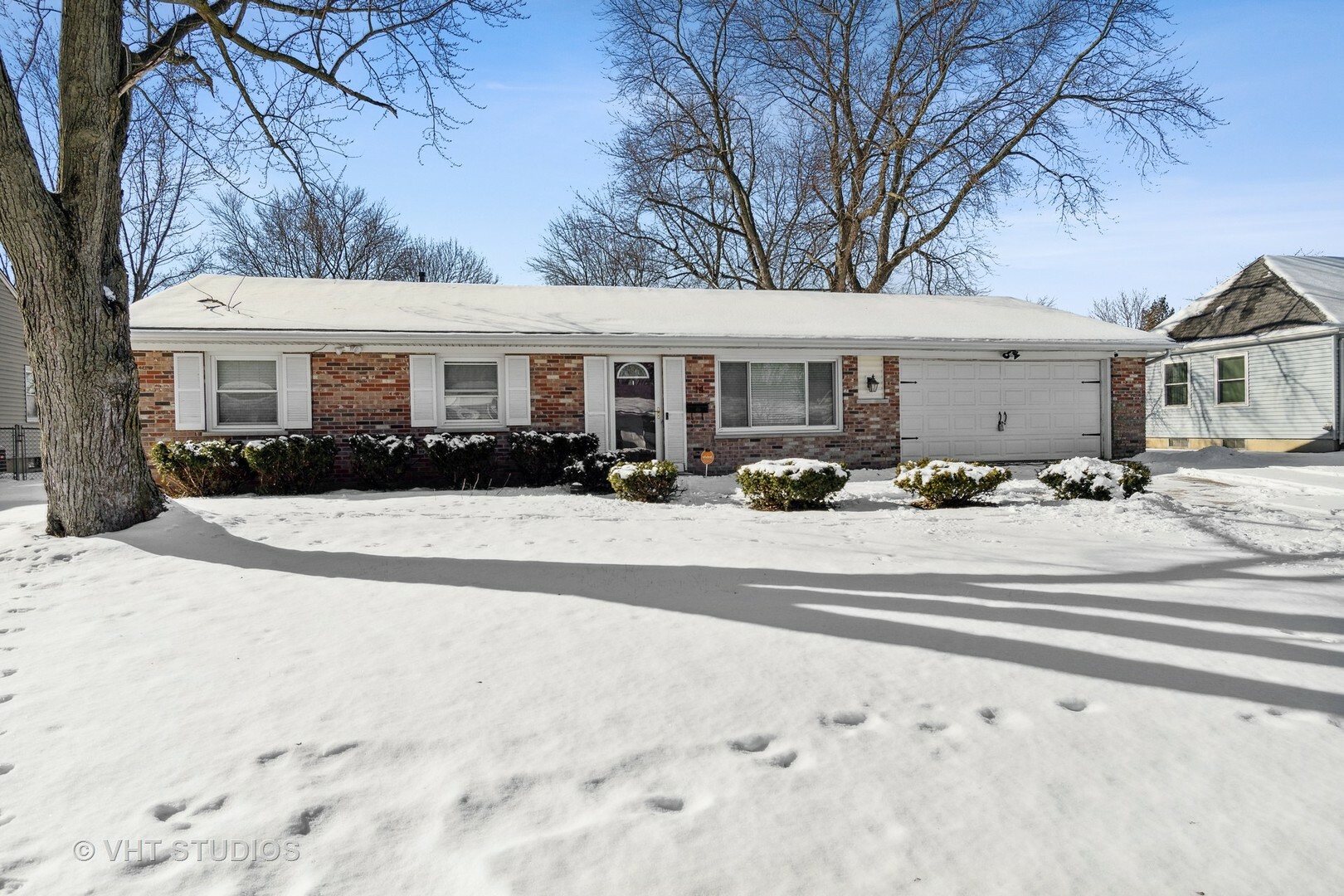 Property Photo:  14 Fieldpoint Road  IL 60538 