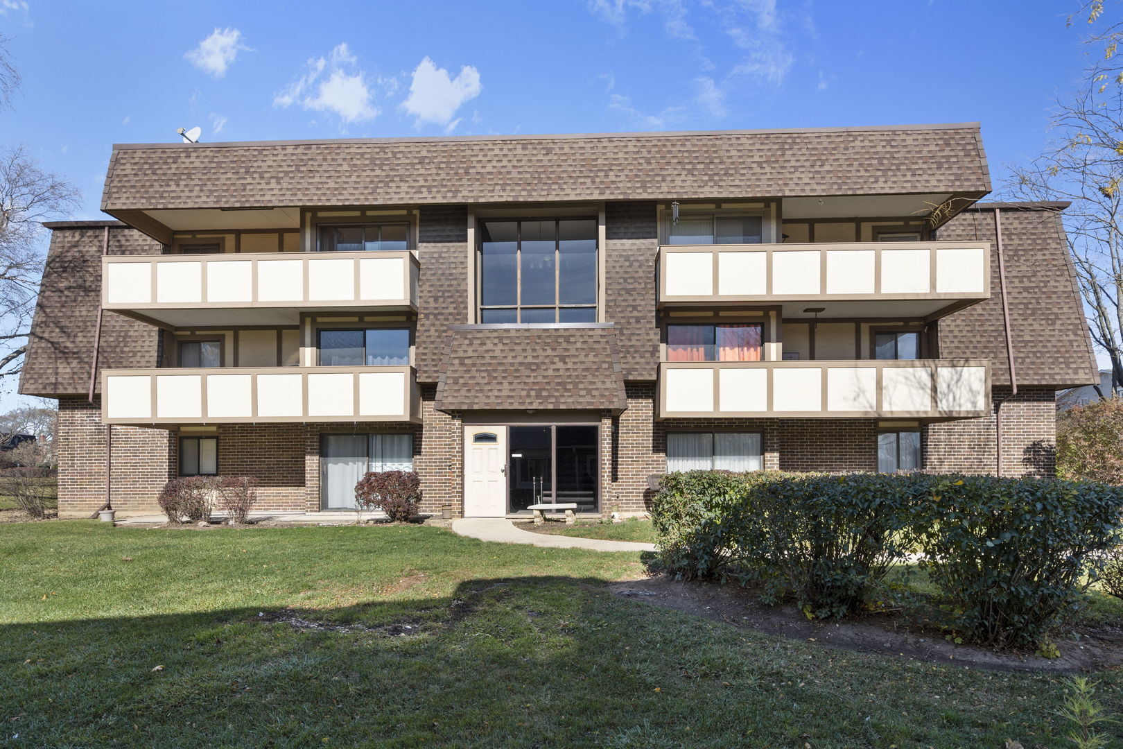 Property Photo: 437 Cavalier Court 309A IL 60118