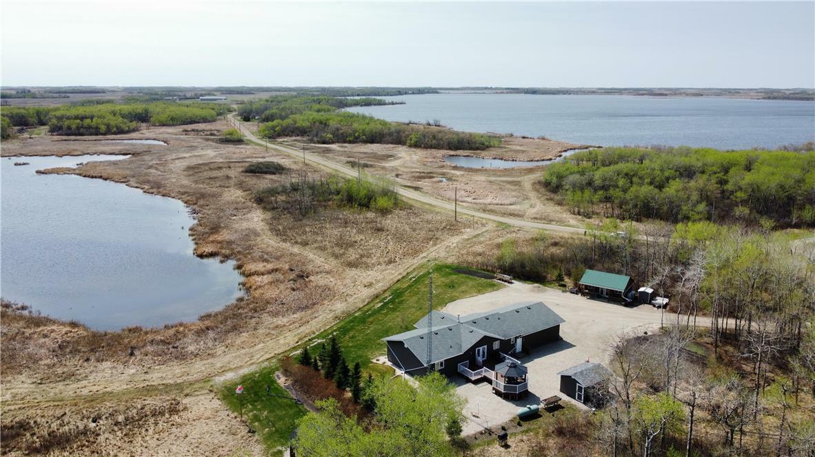 94131 Wilson Road  Shoal Lake MB R0J1Z0 photo