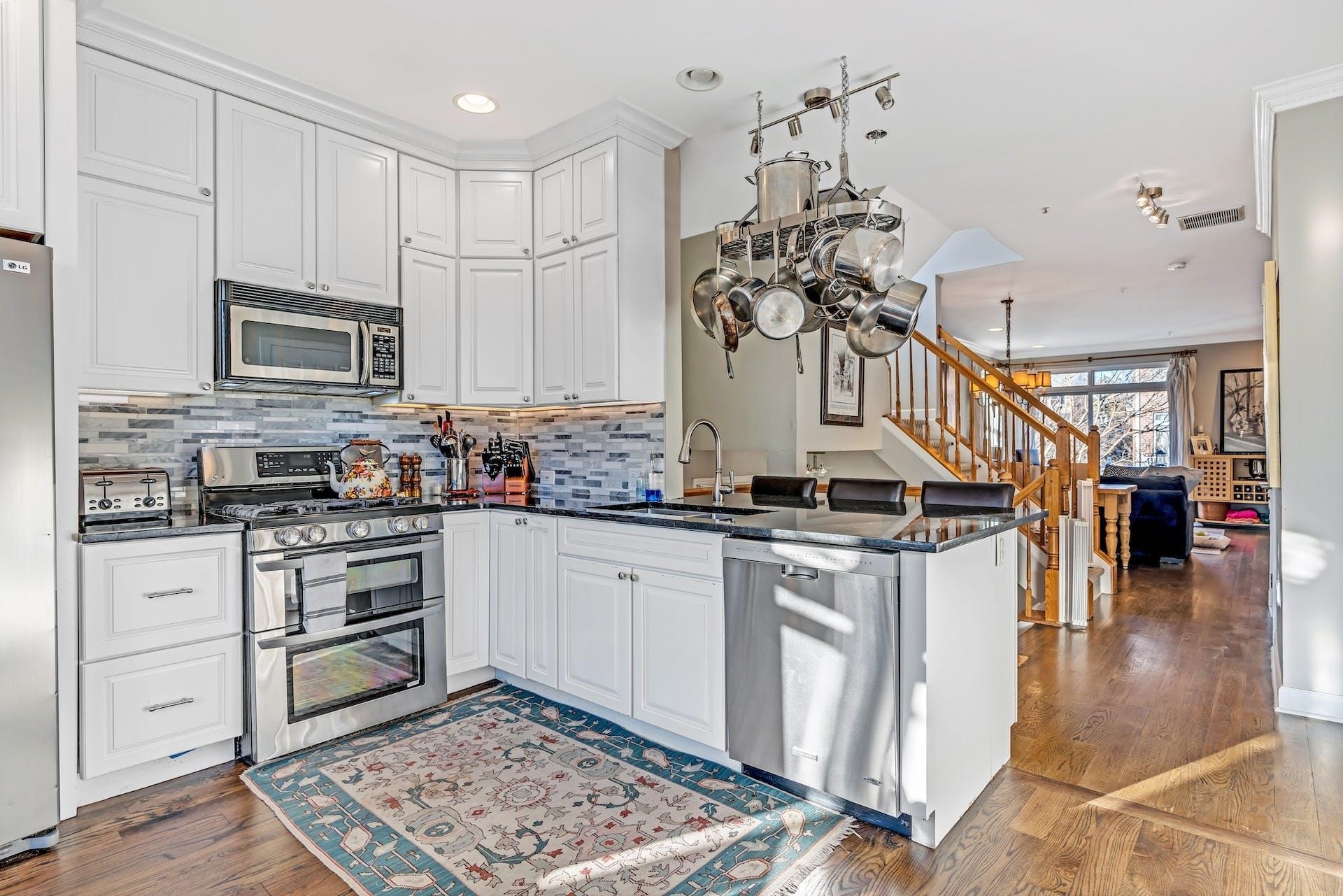 429 Newburgh Ct  West New York NJ 07093 photo