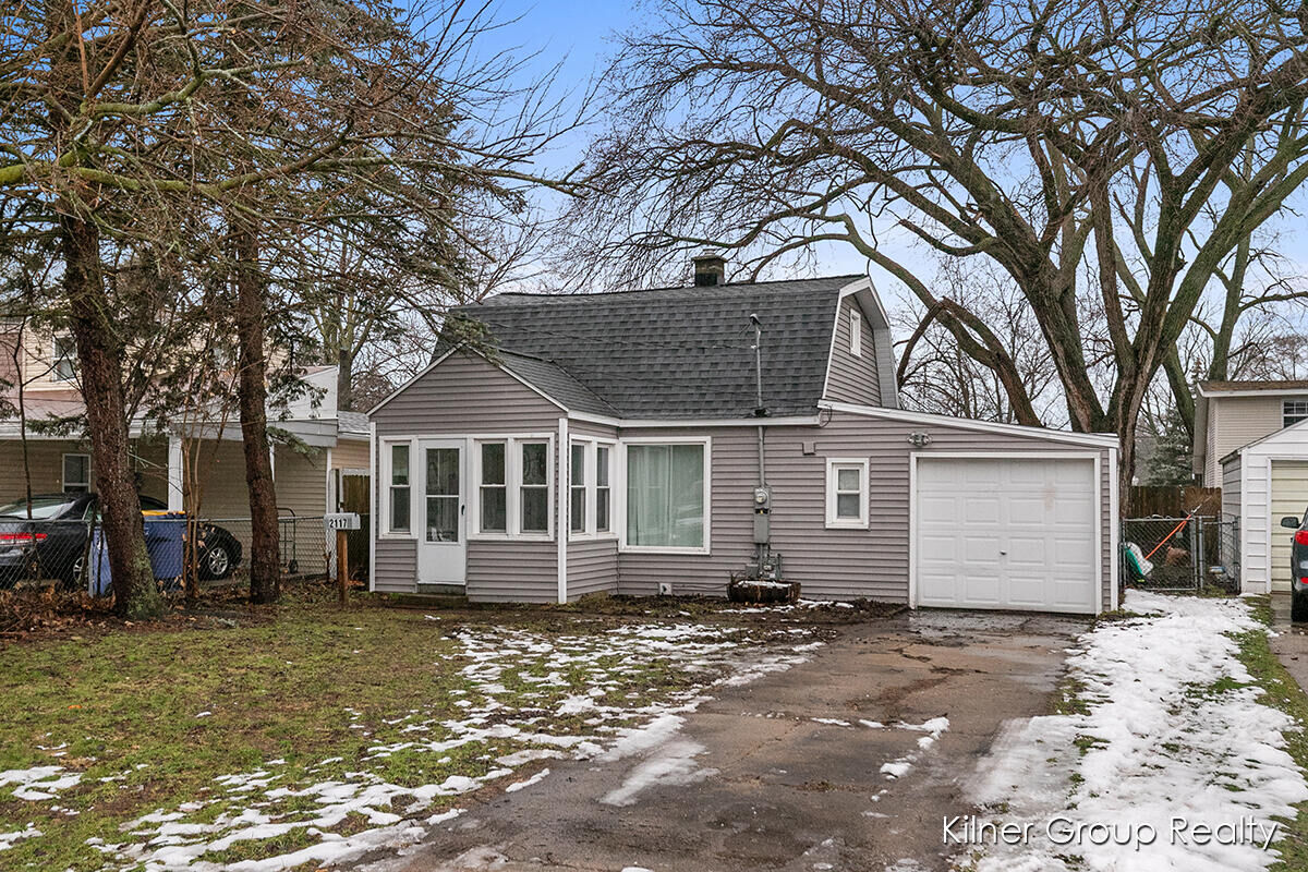 Property Photo: 2117 Emerald Avenue NE MI 49505
