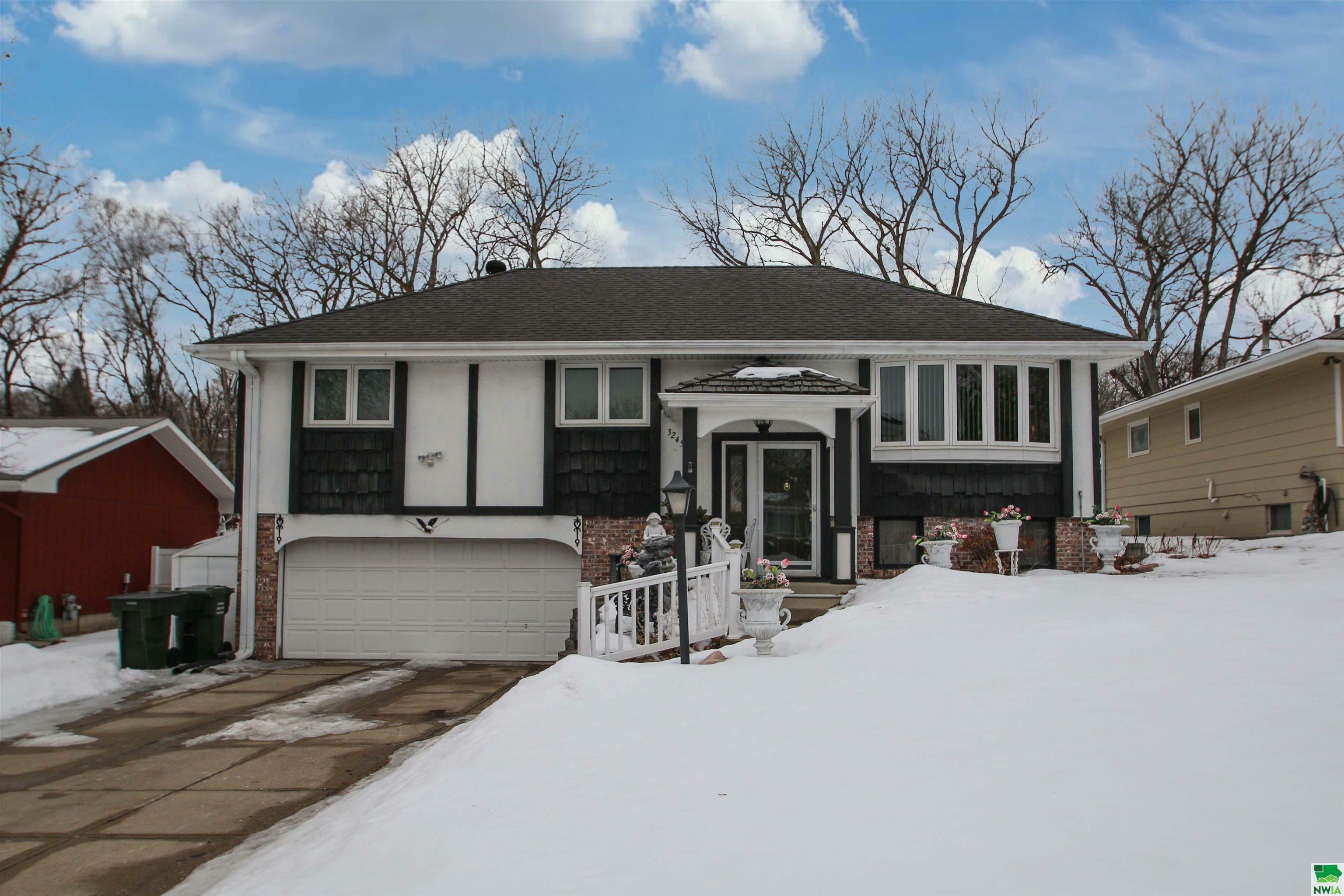 Property Photo:  3245 Viking Drive  IA 51104 