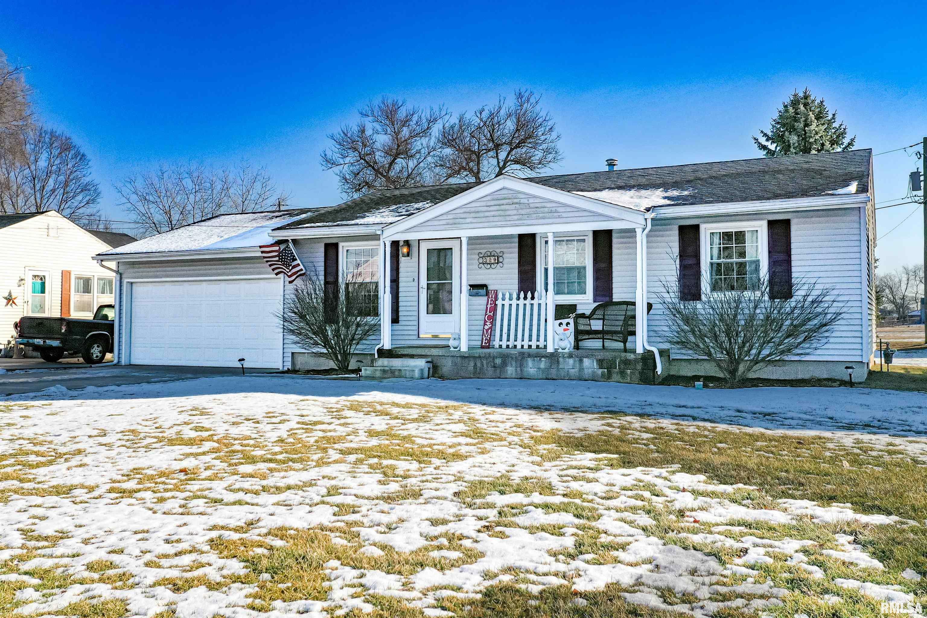 Property Photo:  329 W McDowell Street  IL 61523 