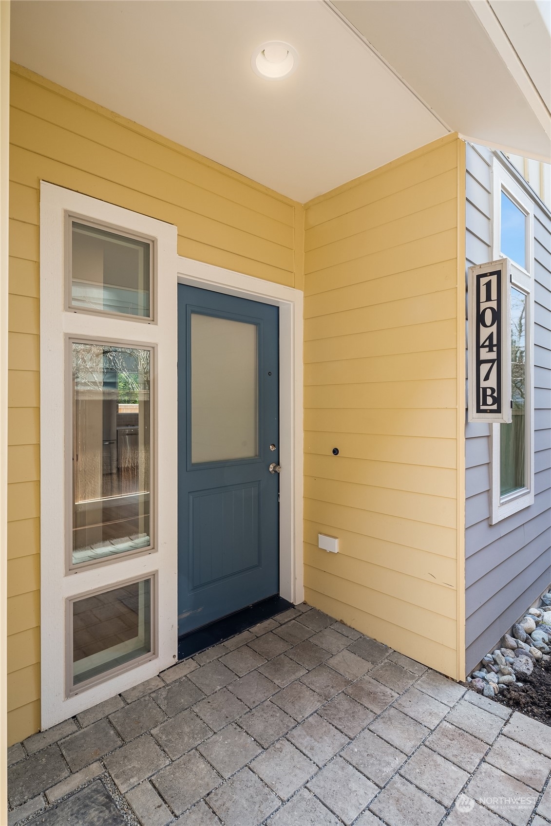 Property Photo:  1047 NE 89th Street B  WA 98115 