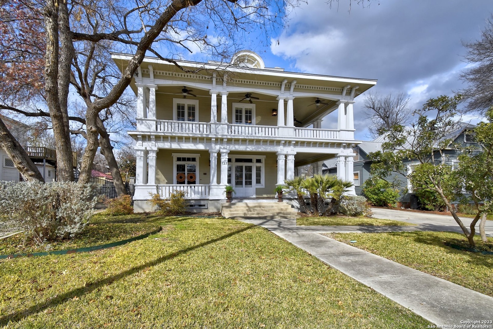 Property Photo:  127 E Ashby Pl  TX 78212 