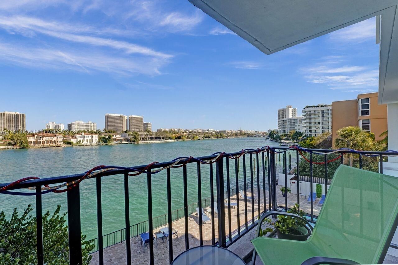 Property Photo:  10101 E Bay Harbor Dr 307  FL 33154 
