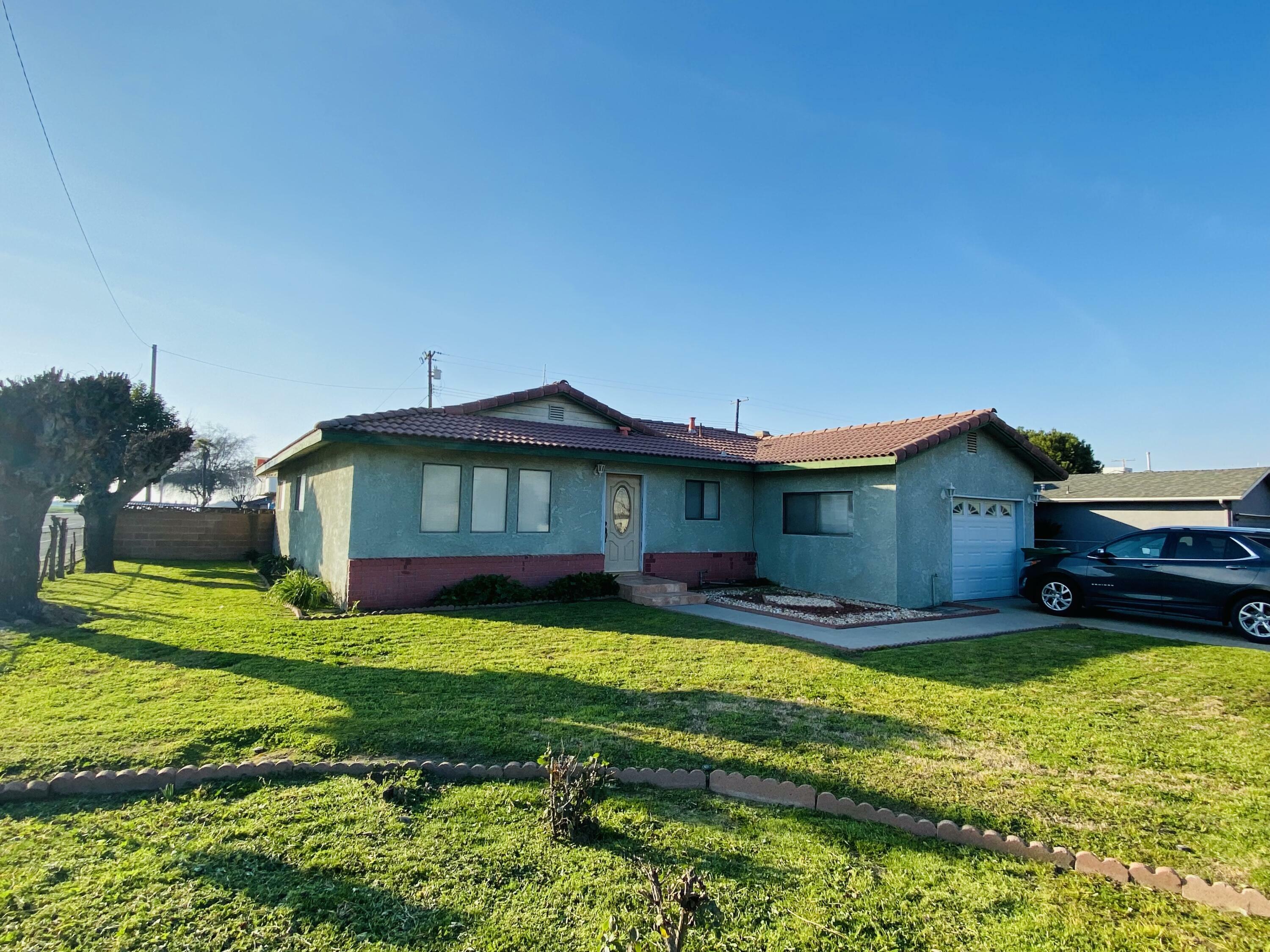 Property Photo:  22409 Road 130  CA 93274 